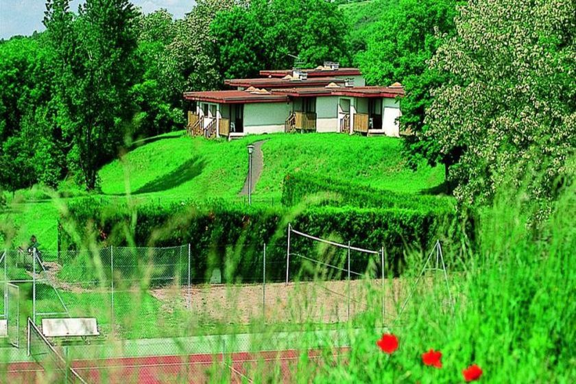 55 pavillons répartis sur un coteau