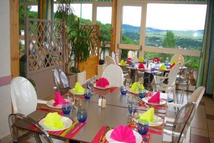 Salle de restauration conviviale et chaleureuse