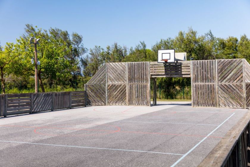 Terrain de basketball