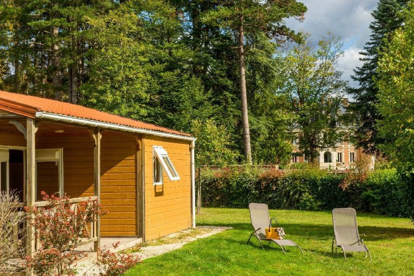 Espace extérieur amenagé devant les chalets