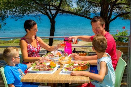 Déjeuner en famille