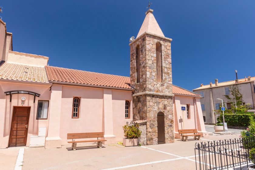 Un joli village à proximité