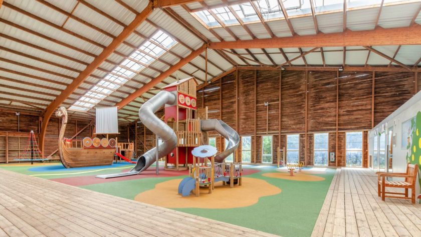 L'aire de jeux couverte de 600 m² pour bébés et petits
