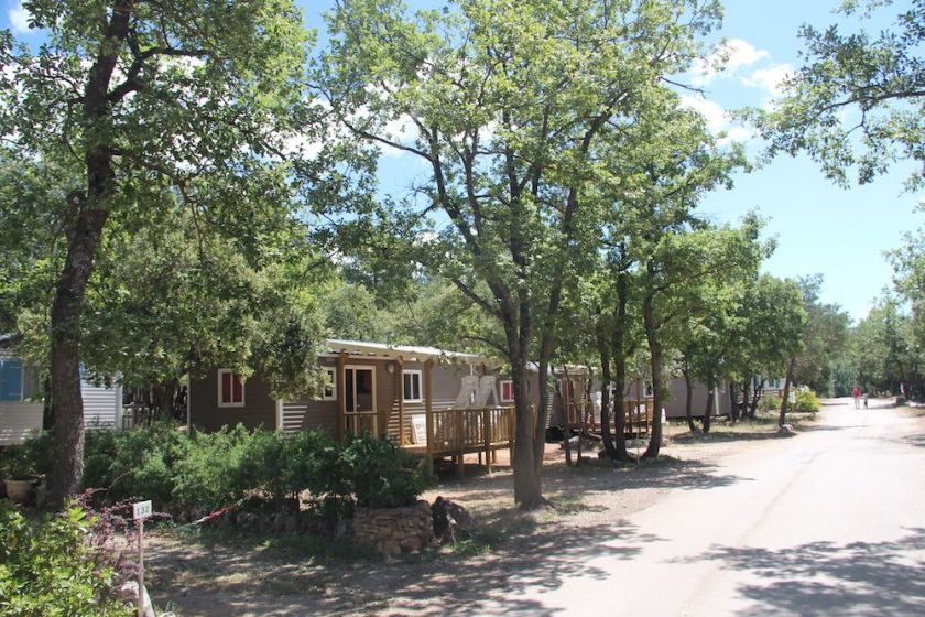 Les allées du camping